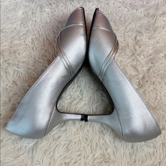 Easy Street Size 7-1/2 Silver Satin Patent CELESTE Peep Toe 3” Heels New - Picture 4 of 7